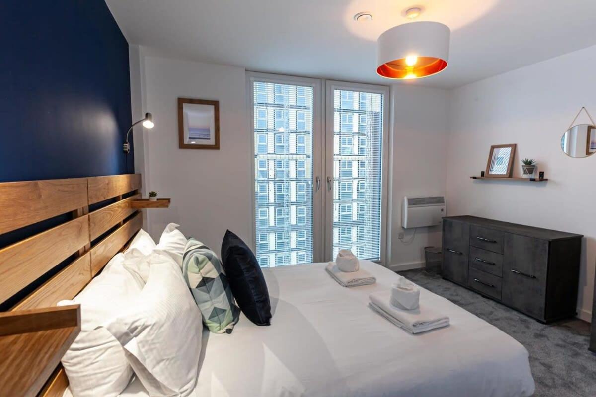 Superb 2 Bed Flat 5Min To Old Trafford Stadium แมนเชสเตอร์ ภายนอก รูปภาพ