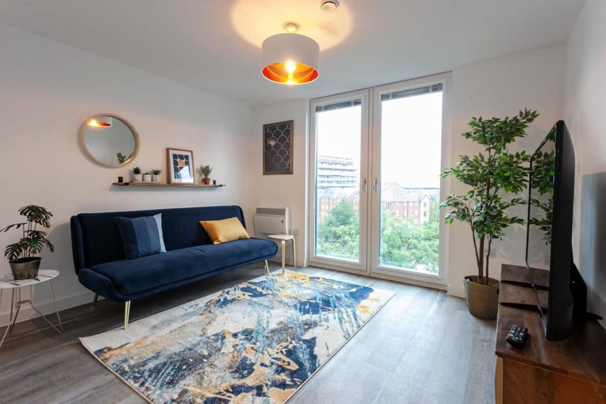 Superb 2 Bed Flat 5Min To Old Trafford Stadium แมนเชสเตอร์ ภายนอก รูปภาพ