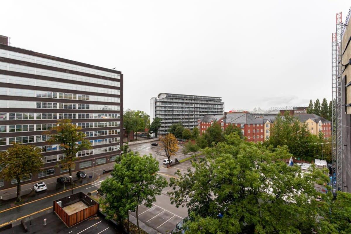 Superb 2 Bed Flat 5Min To Old Trafford Stadium แมนเชสเตอร์ ภายนอก รูปภาพ